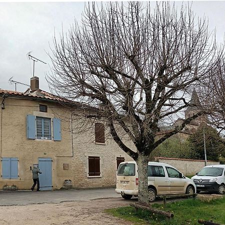 Au Bord De La Riviere Apartment Verteuil-sur-Charente Ngoại thất bức ảnh