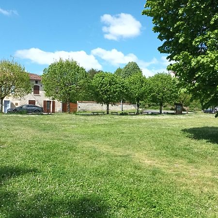 Au Bord De La Riviere Apartment Verteuil-sur-Charente Ngoại thất bức ảnh