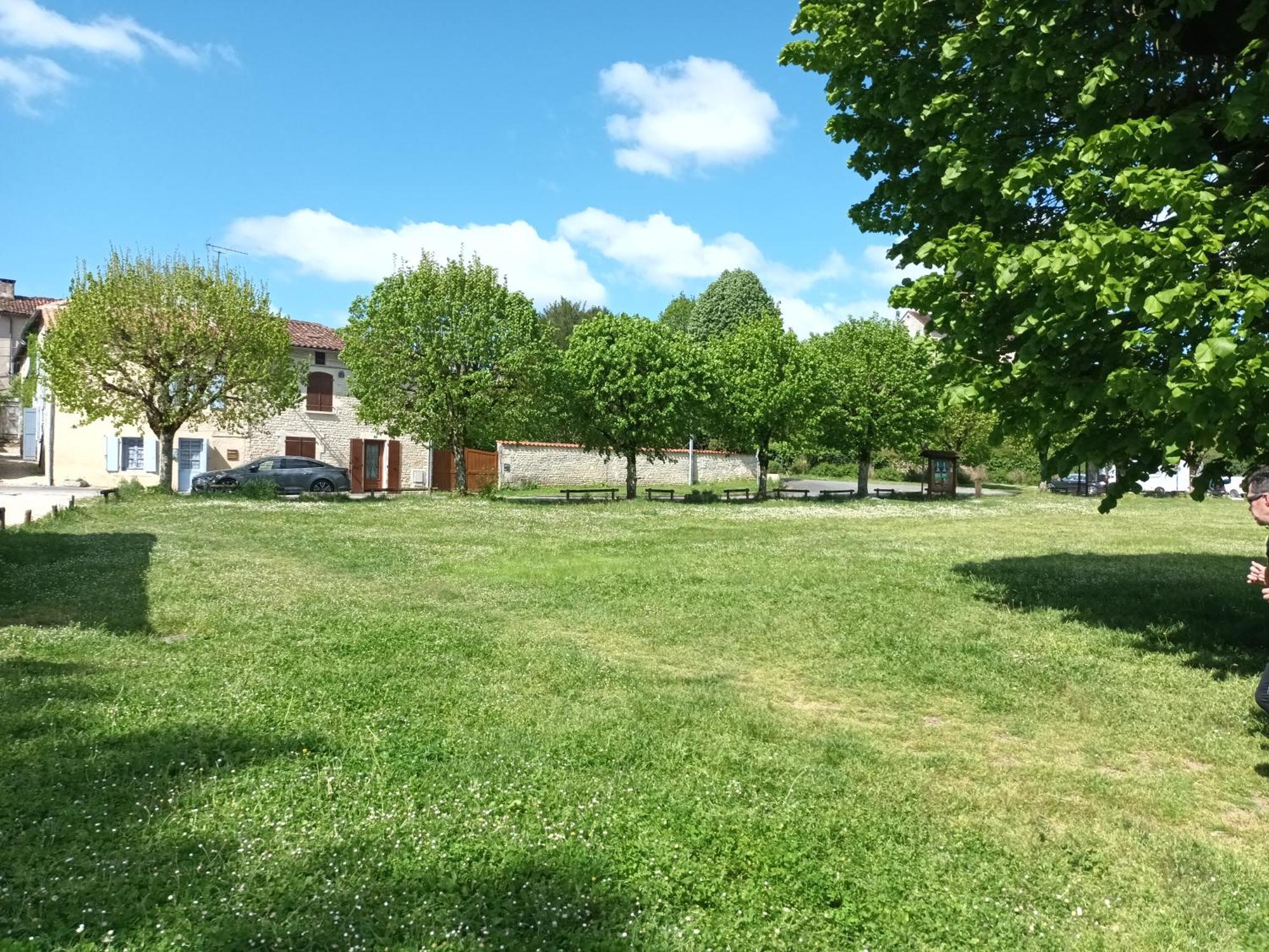 Au Bord De La Riviere Apartment Verteuil-sur-Charente Ngoại thất bức ảnh
