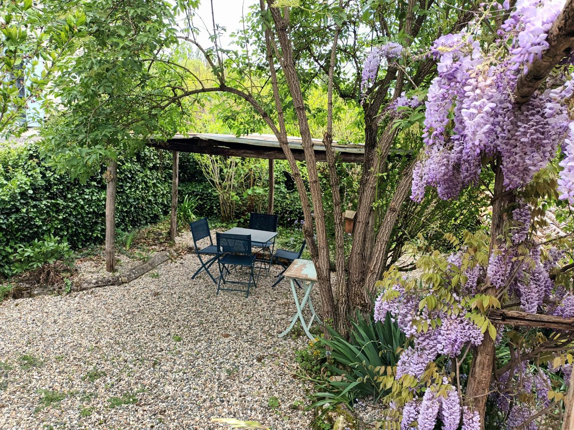 Au Bord De La Riviere Apartment Verteuil-sur-Charente Ngoại thất bức ảnh